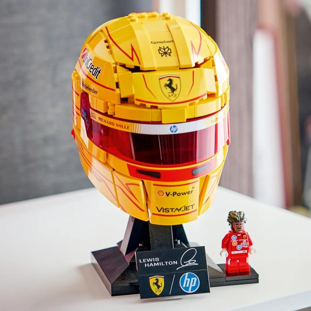 LEGO Editions Formula 1 Capacete do Lewis Hamilton da Scuderia Ferrari HP 43022