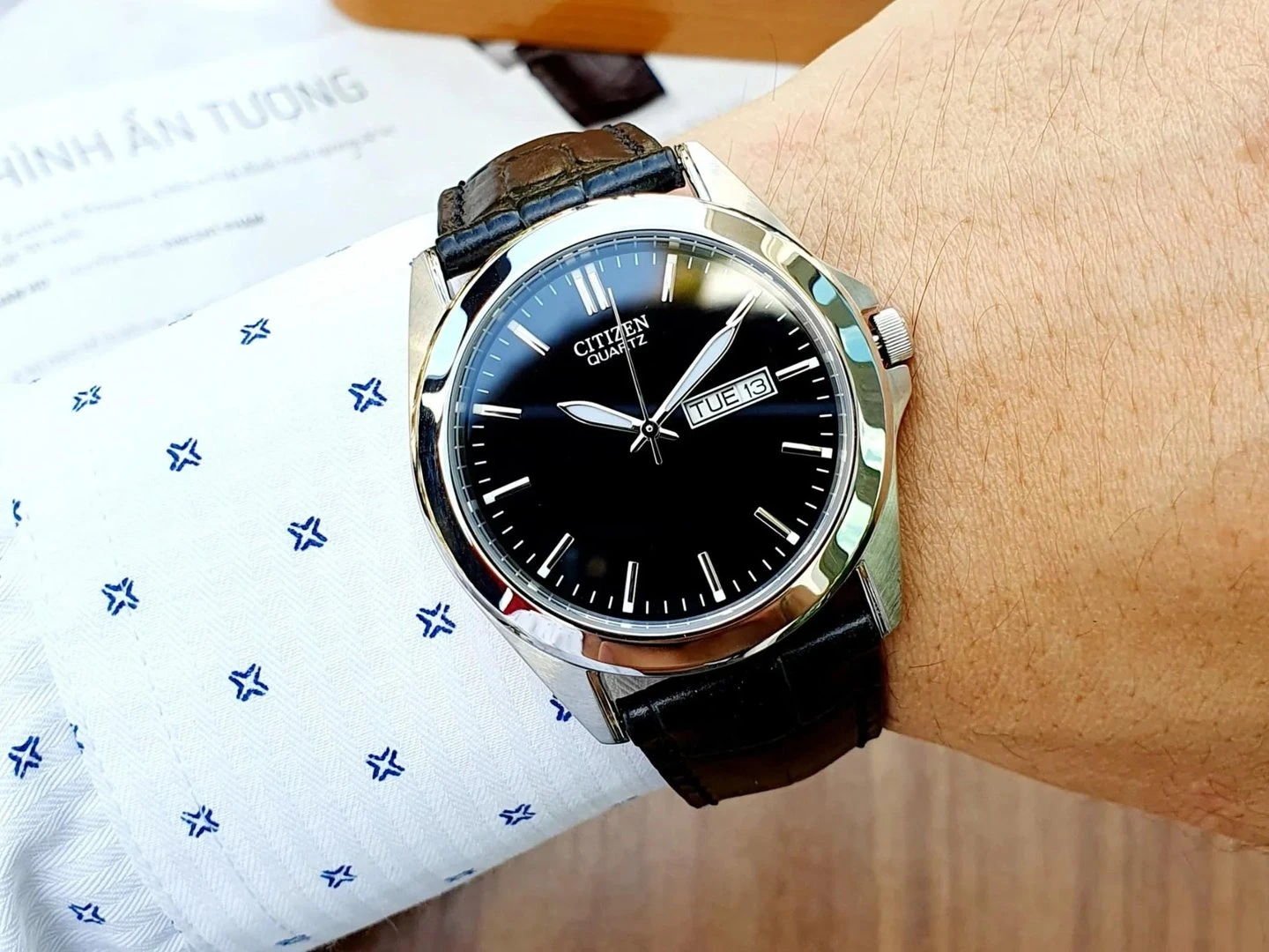 Citizen Relógio masculino de quartzo, aço inoxidável com pulseira de couro, casual, preto (modelo