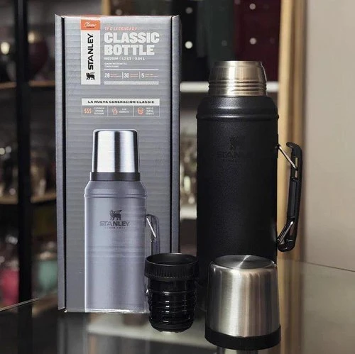 Garrafa térmica Classic Stanley Matte Black 950ml